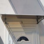 ​Στέγαστρο Εισόδου με Πολυκαρβονικό και Μεταλλικό Σκελετό Ηλεκτροστατικής Βαφής