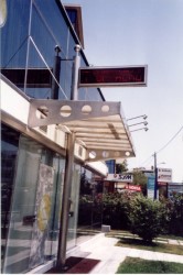 Στέγαστρα εισόδου αλουμινίου και μεταλλικά με πολυκαρμπονικό μασίφ Inox Gionis